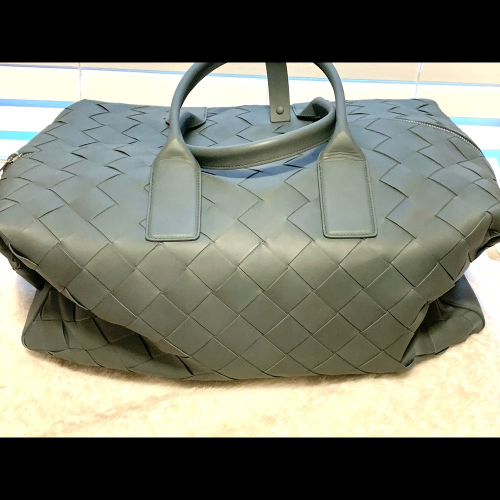 BOTTEGA VENETA INTECCIATO WOVEN DUFFLE BAG